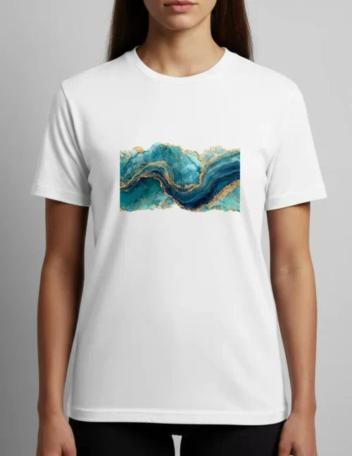 Camiseta premium blanca con diseño de mosaico mediterráneo Elara Vane Mosaic Soul No 10.