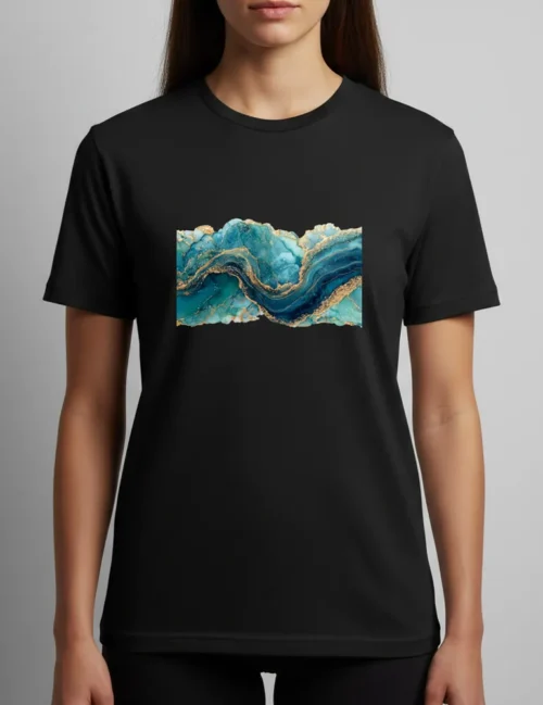 Camiseta premium blanca con diseño de mosaico mediterráneo Elara Vane Mosaic Soul No 10.